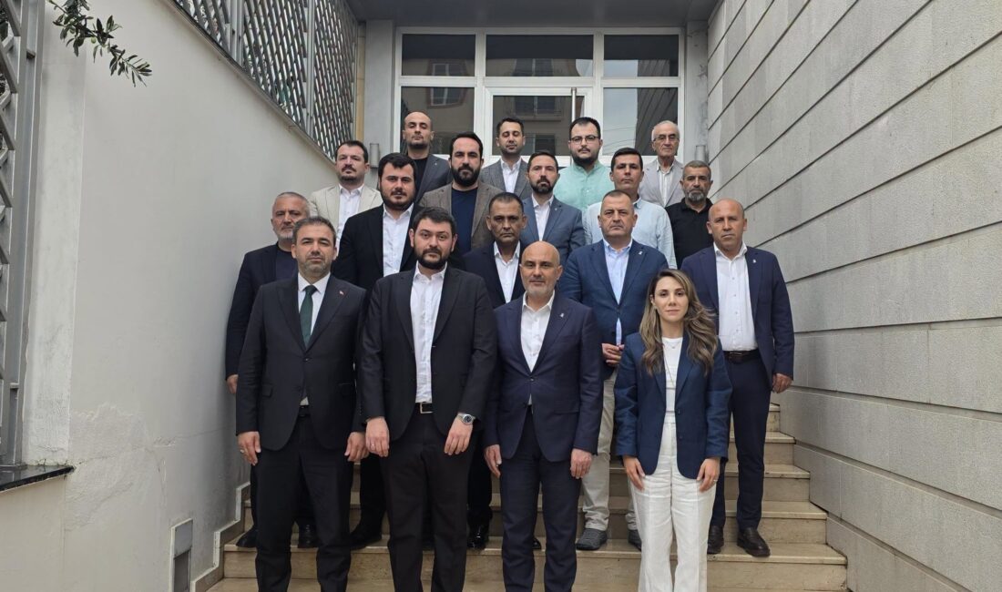 AK Parti Kahramanmaraş İl Başkanı M. Burak Gül ve beraberindeki