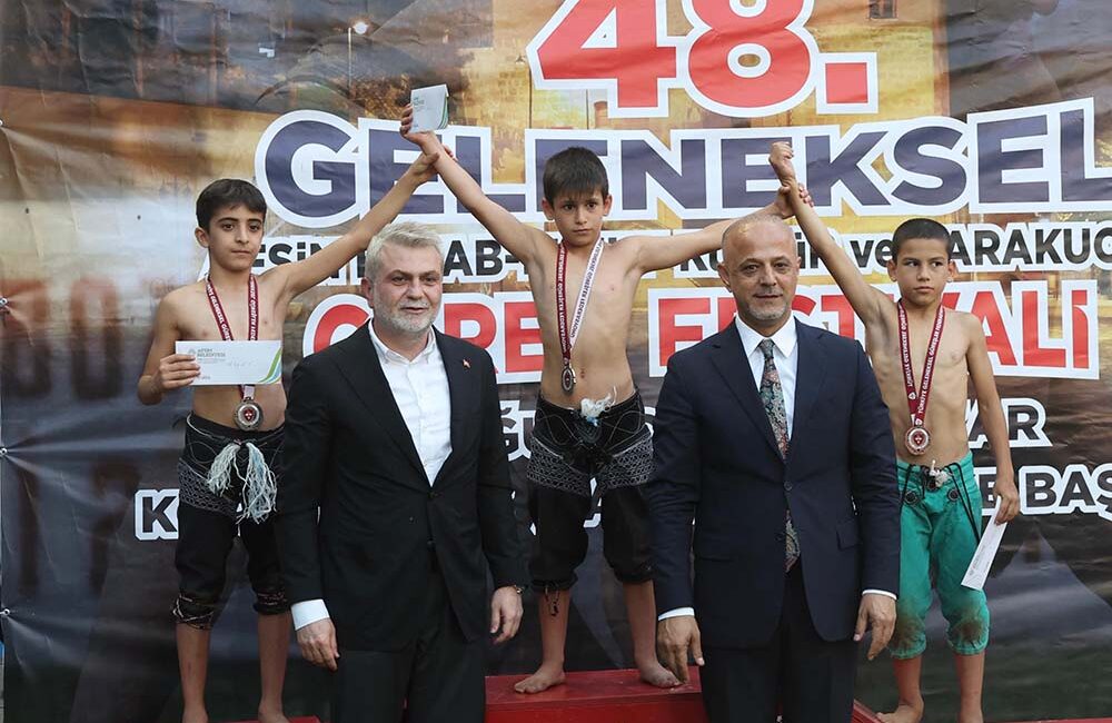 Afşin’de düzenlenen 48. Afşin Eshab-ı Kehf Kültür ve Karakucak Güreş