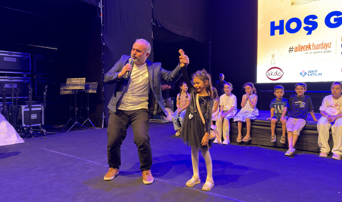 Büyükşehir Belediyesinin Uluslararası Geleneksel Ağustos Fuarı, onuncu gününde de aileleri