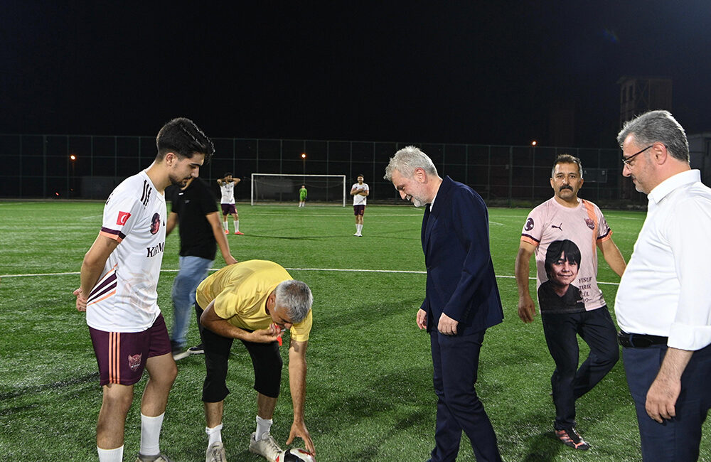 Büyükşehir Belediye Başkanı Fırat Görgel, Ayser Çalık Ortaokulu’nda şehit olan