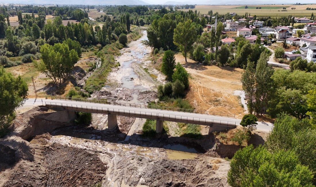 Büyükşehir Belediyesi, Elbistan’ın Geçit Mahallesi’nde 51 yıldır bölgeye hizmet veren,