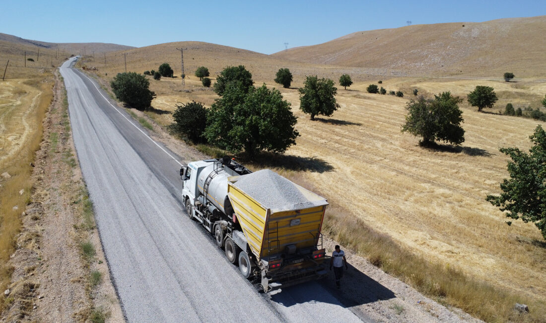 Büyükşehir Belediyesi, Elbistan kırsalındaki 29 kilometrelik Karahasanuşağı Grup Yolu’nu ikinci