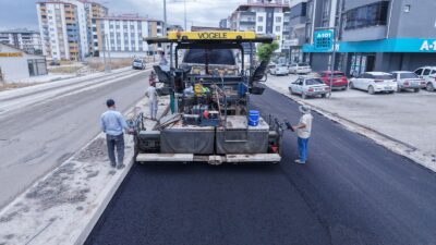 Büyükşehir Belediyesi, Elbistan’da daasfalt seferberliğini sürdürüyor.