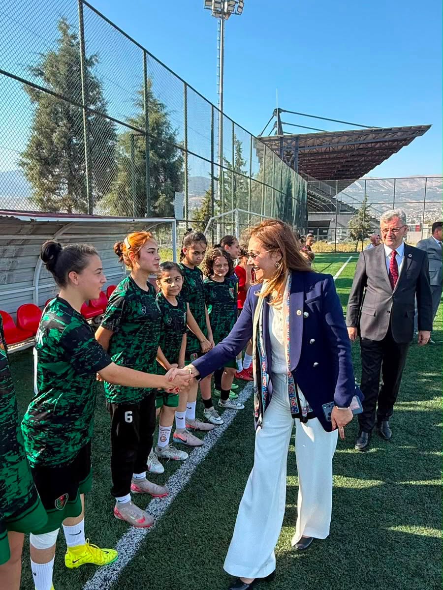 Milletvekili Zuhal Karakoç Kadın Futbol Takımı’nı ziyaret etti! 1 FB IMG 1785538961862