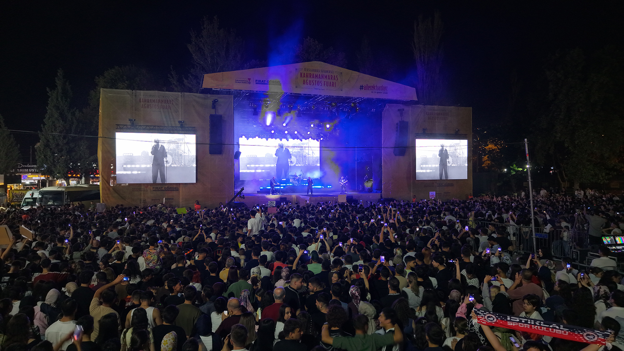 Gripin, Ağustos Fuarı’nda Müzikseverlere Unutulmaz Bir Gece Yaşattı! 1 Gripin Konseri2