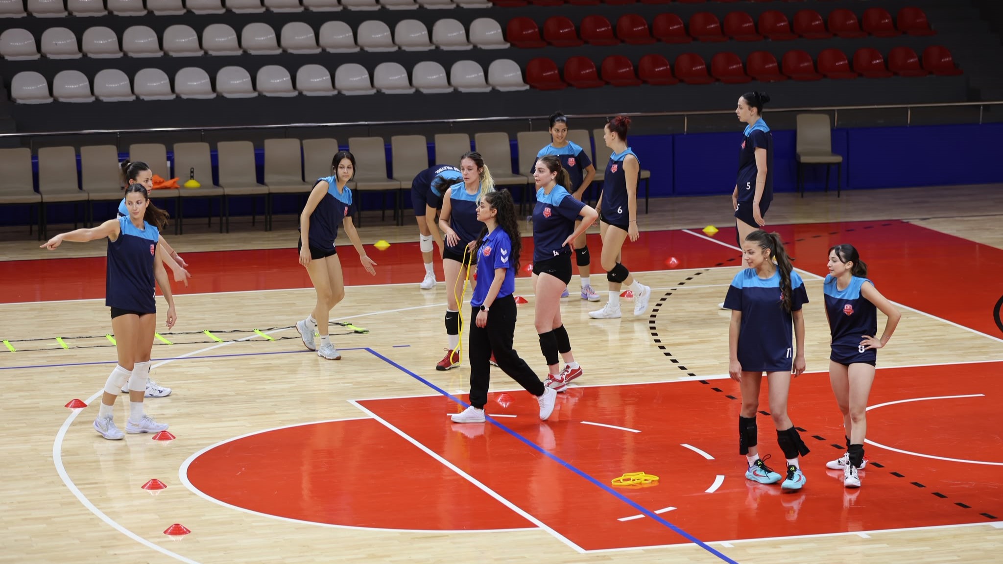 Büyükşehir Belediyespor Kadın Voleybol Takımı, 2. Lig Maratonuna Hazırlanıyor! 1 KMBB Voleybol 5