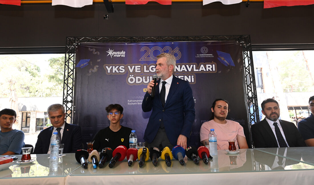 LGS ve YKS’de dereceye giren öğrenciler ve aileleriyle Çamlıca Restoran’da bir