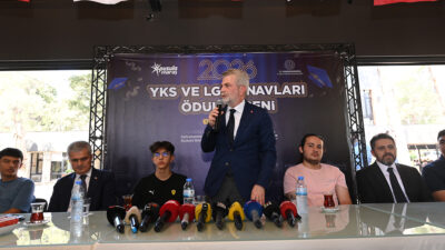 LGS ve YKS’de dereceye giren öğrenciler ve aileleriyle Çamlıca Restoran’da bir