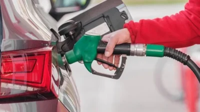 Petrol piyasalarındaki hareketlilik akaryakıt fiyatlarına yansımaya devam ediyor. Benzinin litre