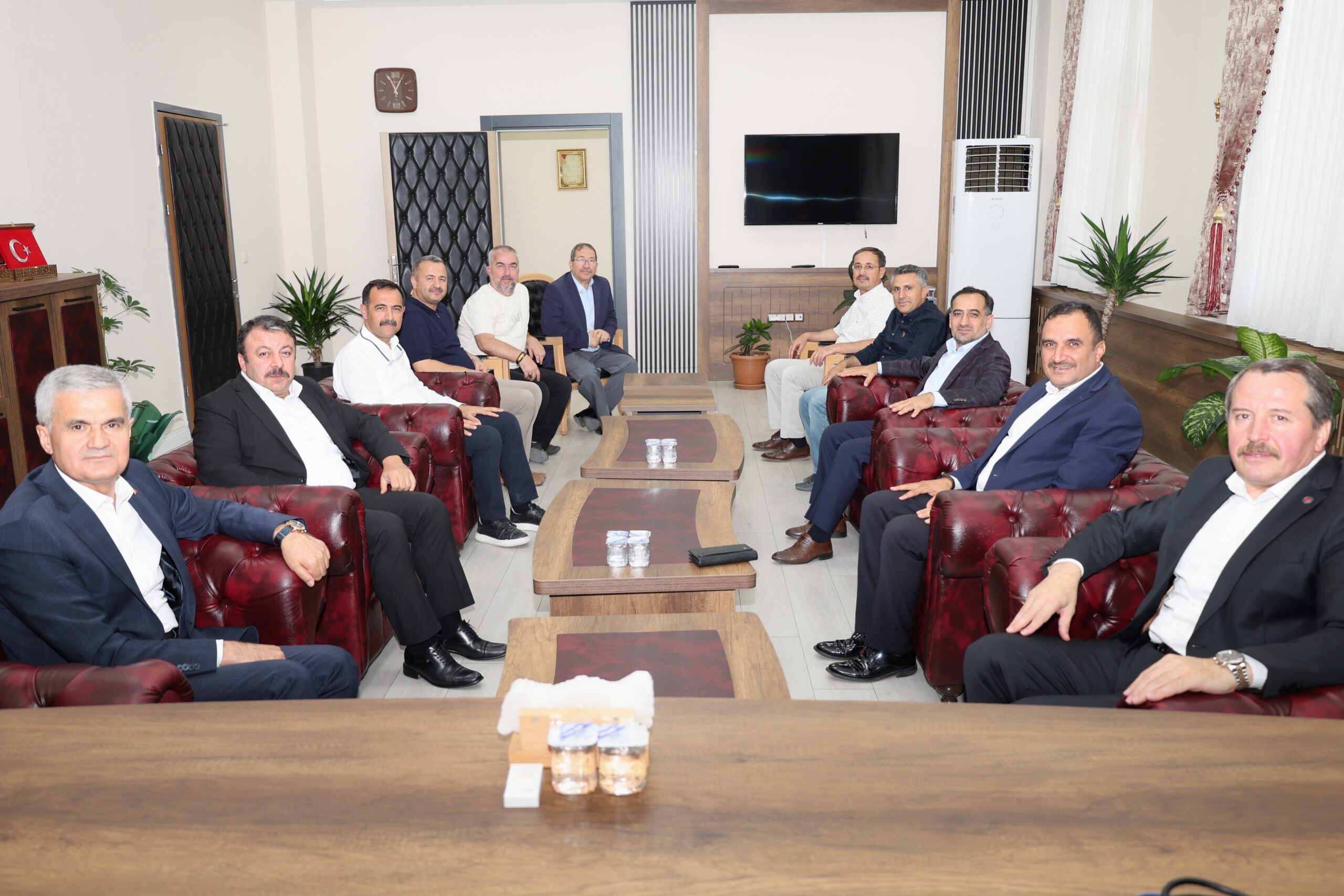 Ali Yalçın Kahramanmaraş İl Milli Eğitim Müdürü Turan Akpınar’ı ziyaret etti! 1 095b4ada b981 4e91 9c98 8850ae5ac50e scaled