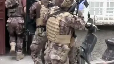 Kahramanmaraş’ın Dulkadiroğlu ilçesinde cinnet getiren bir şahıs; annesi, eşi ve