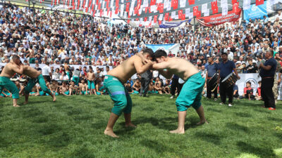 Dulkadiroğlu Belediyesi tarafından geleneksel hale getirilen Bertiz Boyalı Güreş Festivali,