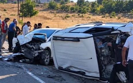 Kahramanmaraş'ın Ekinözü ilçesinde sabah saatlerinde meydana gelen trafik kazasında, inşaat