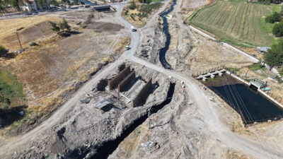 Büyükşehir Belediyesi, Dulkadiroğlu Karşıyaka Mahallesi’ndeki eski köprü yerine 15 metre