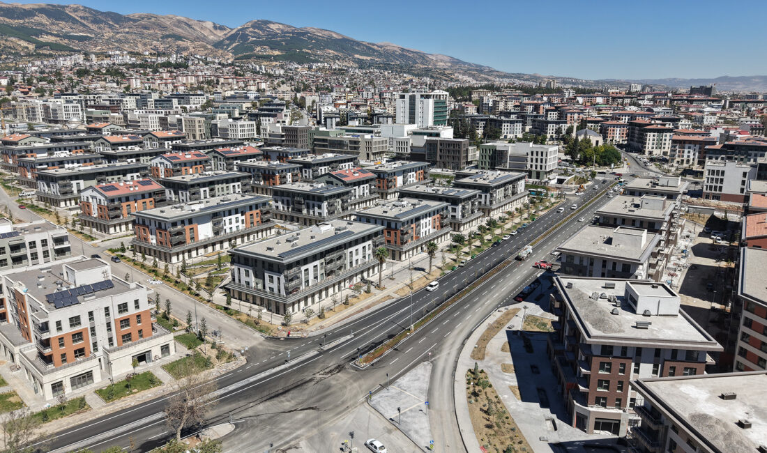 Büyükşehir Belediyesi, Kuddusi Baba Bulvarı’nda ilk etaptaasfalt serimini tamamladı.