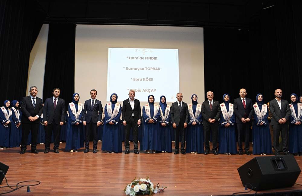 15 Temmuz Şehitler İmam Hatip Ortaokulu’nda İslami İlimler Mezuniyet Programına