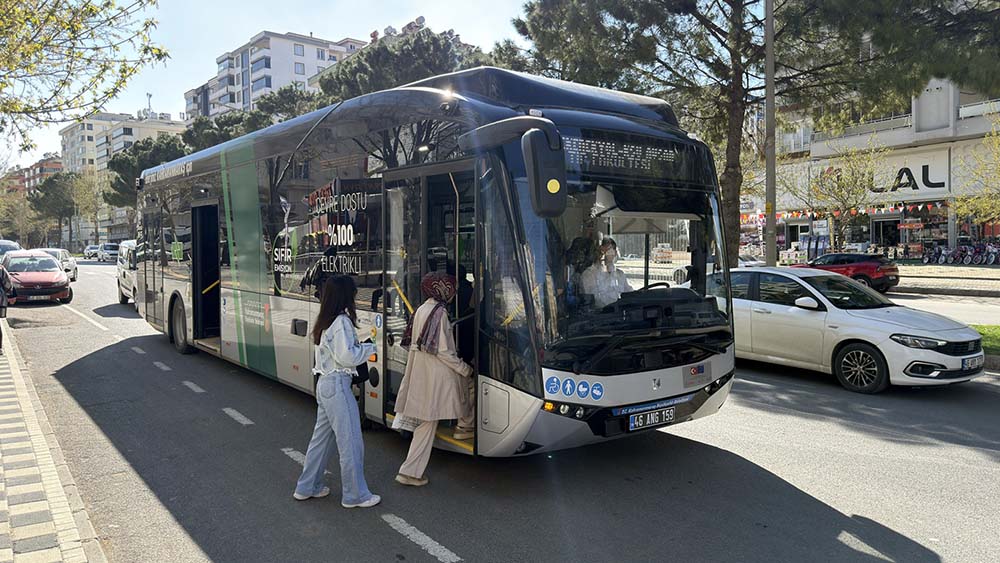 Büyükşehir Belediyesi, şehir içi toplu taşıma hizmetlerinde vatandaşların hayatını kolaylaştıracak