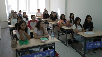 Büyükşehir Belediyesinin gençlerin eğitim hayatına destek olmak amacıyla Başkan Fırat