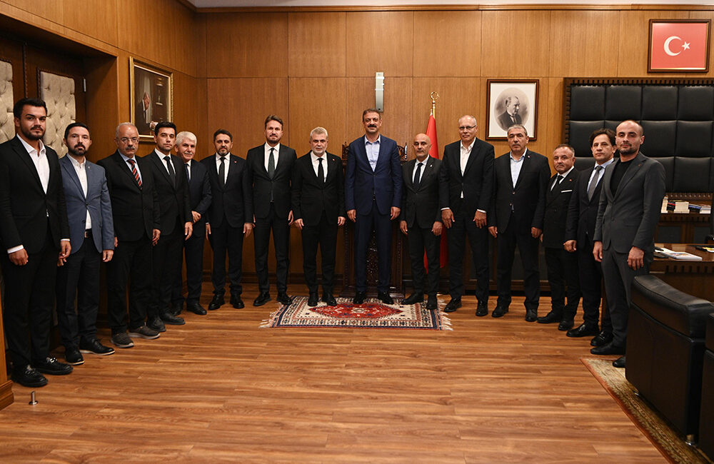 Vakıflar Genel Müdürü Sinan Aksu ve beraberindeki heyeti makamında ağırlayan