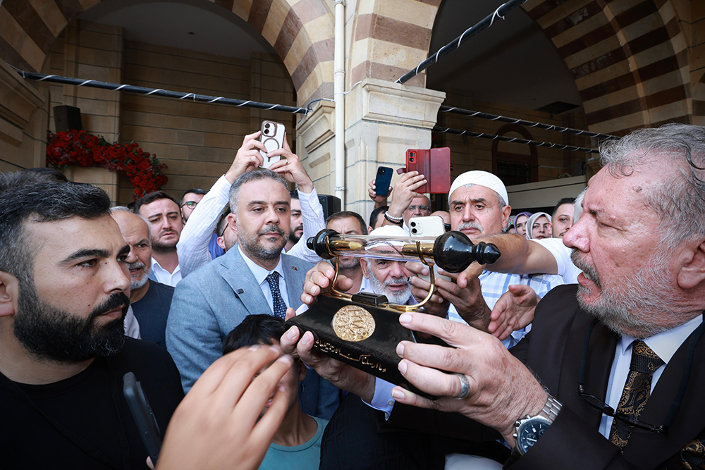 Kâbe Örtüleri ve Mukaddes Emanetler Kahramanmaraş’ta ziyarete açıldı 2 WhatsApp Image 2026 09 04 at 16.30.43 3