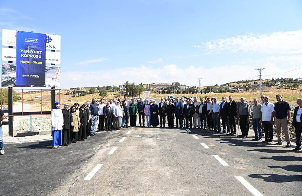 Dulkadiroğlu Yeniyurt Mahallesi’nde yapımı tamamlanan yeni köprünün hayırlı olmasını dileyen