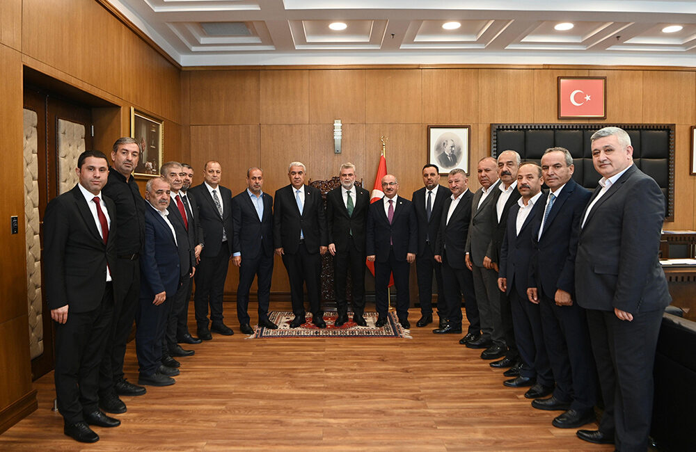 KMESOB Başkanı Kuybu ve yönetimini makamında ağırlayan Başkan Fırat Görgel,