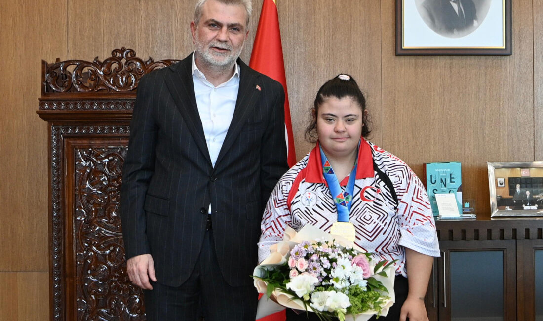 İsveç’te gerçekleştirilen 2026 Judown Judo Dünya Şampiyonası’nda altın madalya kazanan