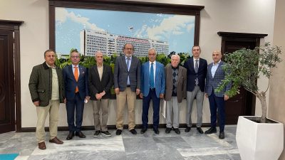 Kahramanmaraş Eğitim Vakfı Başkanı Mahmut Bayazıt ve beraberindeki vakıf heyeti,