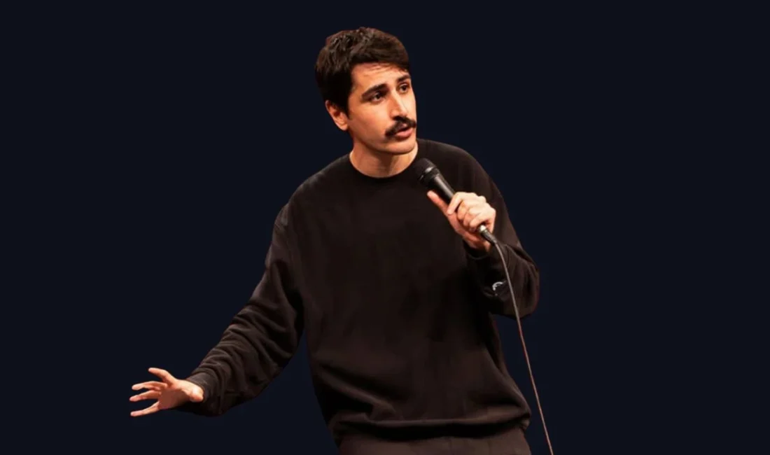 Komedyen Deniz Göktaş, YouTube'da yayımlanan "Ölü Deniz" adlı stand-up gösterisindeki
