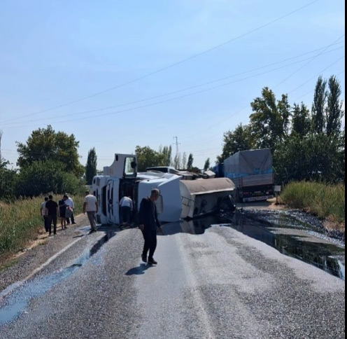 Kahramanmaraş’ın Pazarcık ilçesinde petrol türevi taşıyan tanker ile çekicinin çarpışması