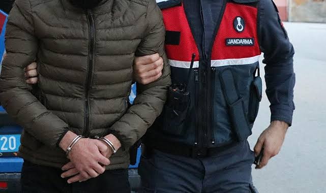 Kahramanmaraş’ta jandarma ekiplerinin yürüttüğü soruşturma kapsamında belirlenen adreslere eş zamanlı
