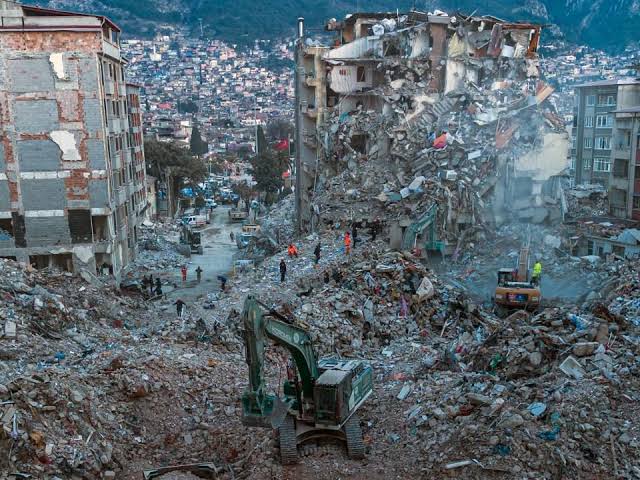 6 Şubat Kahramanmaraş depremlerinin ardından afet bölgesinde görev yapan kamu