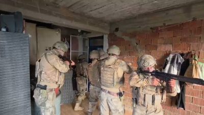 Kahramanmaraş'ta jandarma ekiplerince düzenlenen iki ayrı operasyonda çok sayıda silah,