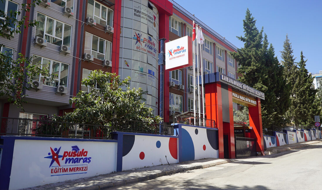 Büyükşehir Belediyesinin, lise ve üniversiteye hazırlanan gençlere ücretsiz olarak sınavlara