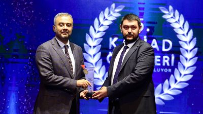 Kahramanmaraş’ta düzenlenen 5. KASİAD Ödülleri’nde Onikişubat Belediyesi’nin Ahır Dağı’nın zirvesine