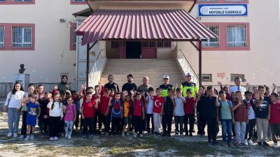 Kahramanmaraş İl Jandarma Komutanlığı Trafik Jandarması ekipleri, geleceğin sürücüleri ve