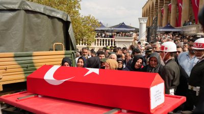 Görev sırasında rahatsızlanarak kaldırıldığı hastanede hayatını kaybeden 34 yaşındaki Piyade