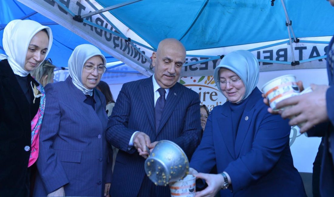 Kahramanmaraş’ta Onikişubat Belediyesi tarafından düzenlenen Zahire Festivali’ne katılan 66. Hükümet