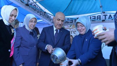 Kahramanmaraş’ta Onikişubat Belediyesi tarafından düzenlenen Zahire Festivali’ne katılan 66. Hükümet