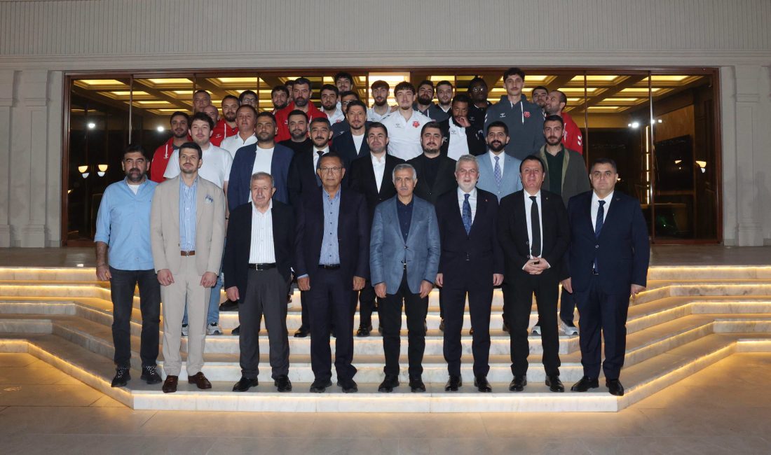 Kahramanmaraş’ı basketbol sahalarında temsil eden KMBB Kipaş İstiklal Basket Takımı,