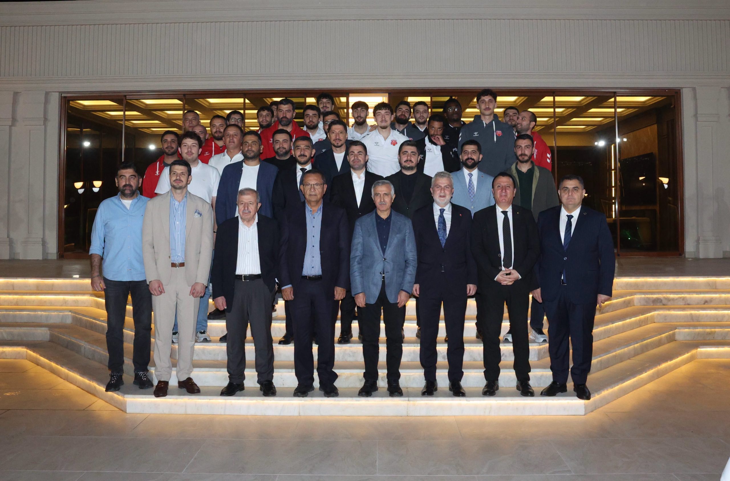 Kahramanmaraş’ı basketbol sahalarında temsil eden KMBB Kipaş İstiklal Basket Takımı,