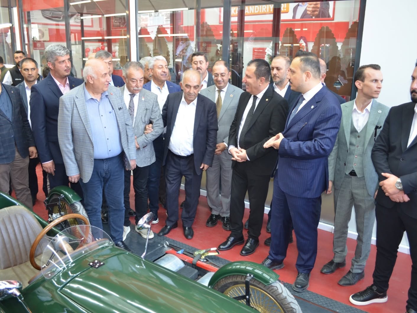 Kahramanmaraş’ta Otomotiv Sektörüne Yeni Yatırım! Şentürk Lastik ve Umran Oto Ekspertiz Açıldı 6 861852819 18270816202306578 2027929854397513242 n