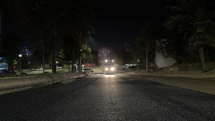 Büyükşehir Belediyesi, altyapı çalışmalarının tamamlandığı Ahmet Uncu Caddesi’ni tamamen yeniliyor.