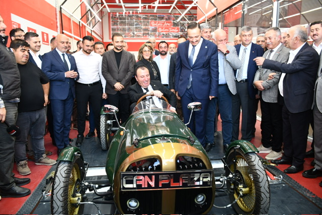 Kahramanmaraş’ta Otomotiv Sektörüne Yeni Yatırım! Şentürk Lastik ve Umran Oto Ekspertiz Açıldı 5 DSC 4435