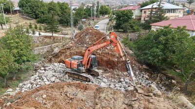 Büyükşehir Belediyesi, Göksun’un kırsal Keklikoluk Mahallesi’nde modern ve dayanıklı köprü