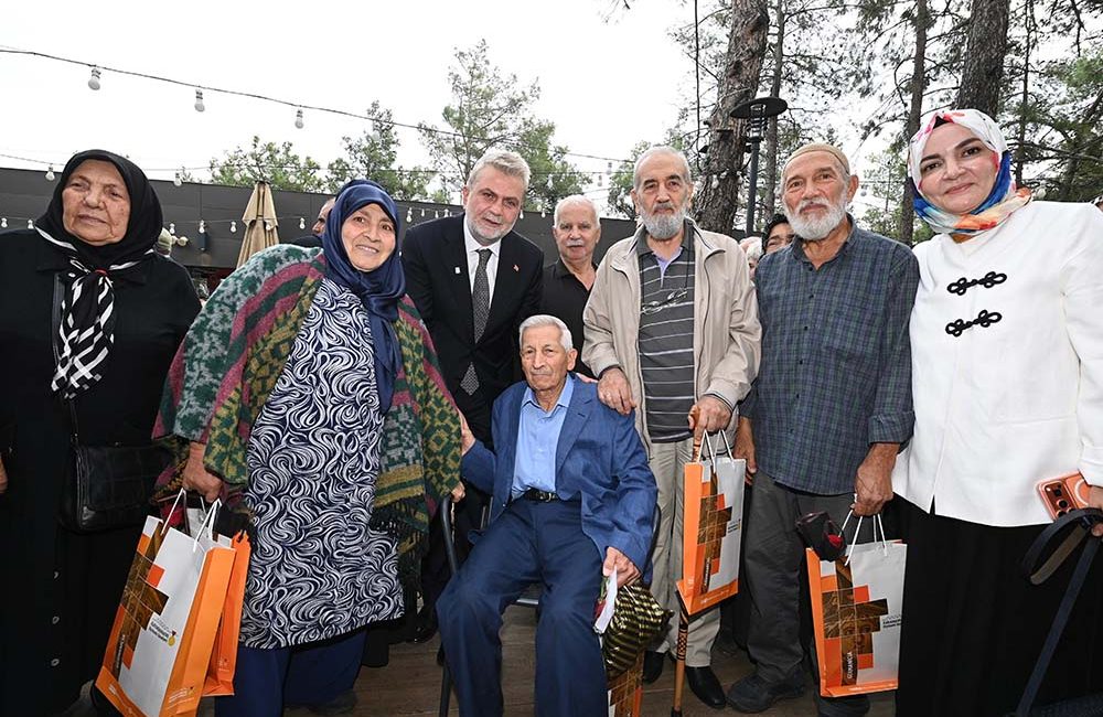 1 Ekim Dünya Yaşlılar Günü dolayısıyla Çamlıca Restoran ve Sosyal