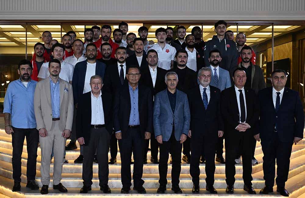 Kahramanmaraş Büyükşehir Belediye Spor Kipaş İstiklal Basketbol Takımı ile bir