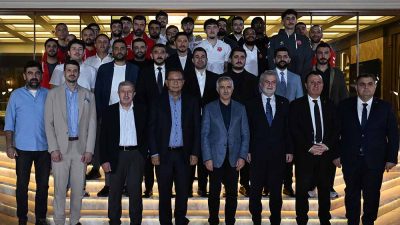 Kahramanmaraş Büyükşehir Belediye Spor Kipaş İstiklal Basketbol Takımı ile bir