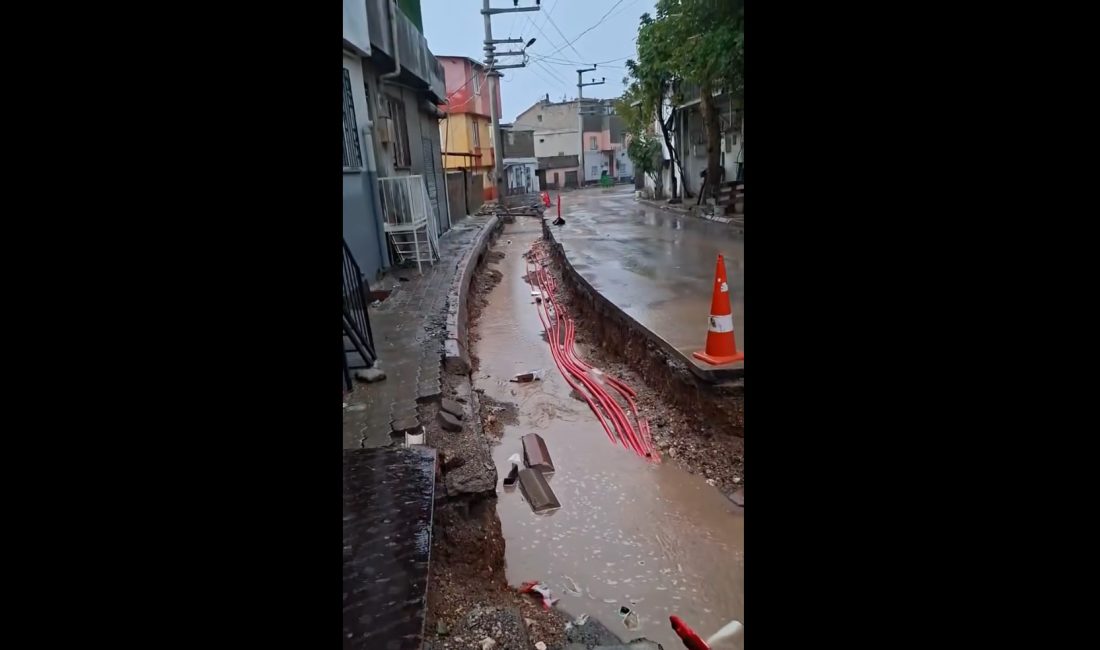 Kahramanmaraş’ta altyapı çalışması kapsamında AKEDAŞ tarafından kazılan yolun yaklaşık 2