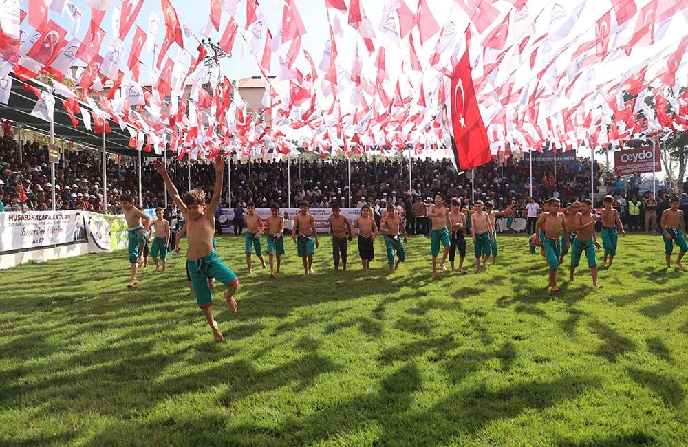 Dulkadiroğlu Belediyesi ve Türkiye Geleneksel Güreşler Federasyonu tarafından düzenlenen 15.